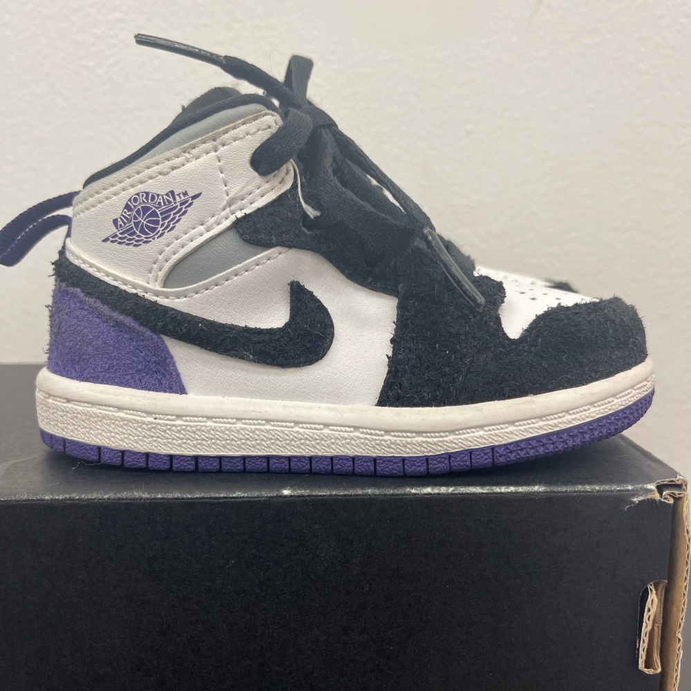 Jordan 1 Mid SE (Toddler) size 6C